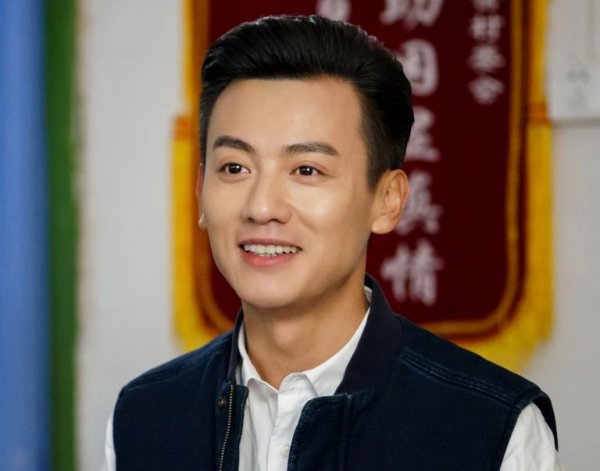 鼎际之家 搭档赵丽颖没火，搭档白百何没红，如今46岁靠着张译，终于红了